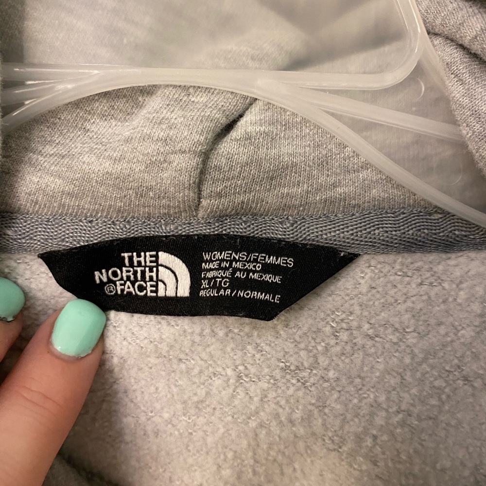 SOLD🚫North Face Hoodie 🥶 💕 - Picture 3 of 3